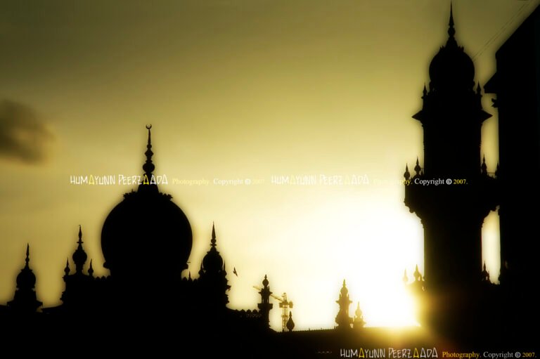 Silhouette of mosque domes and minarets at sunset, symbolizing the spiritual essence and blessings of Ramadan Kareem.